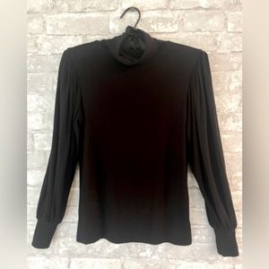 Soft, casual turtleneck with blousy sleeves. Great addition to your wardrobe!